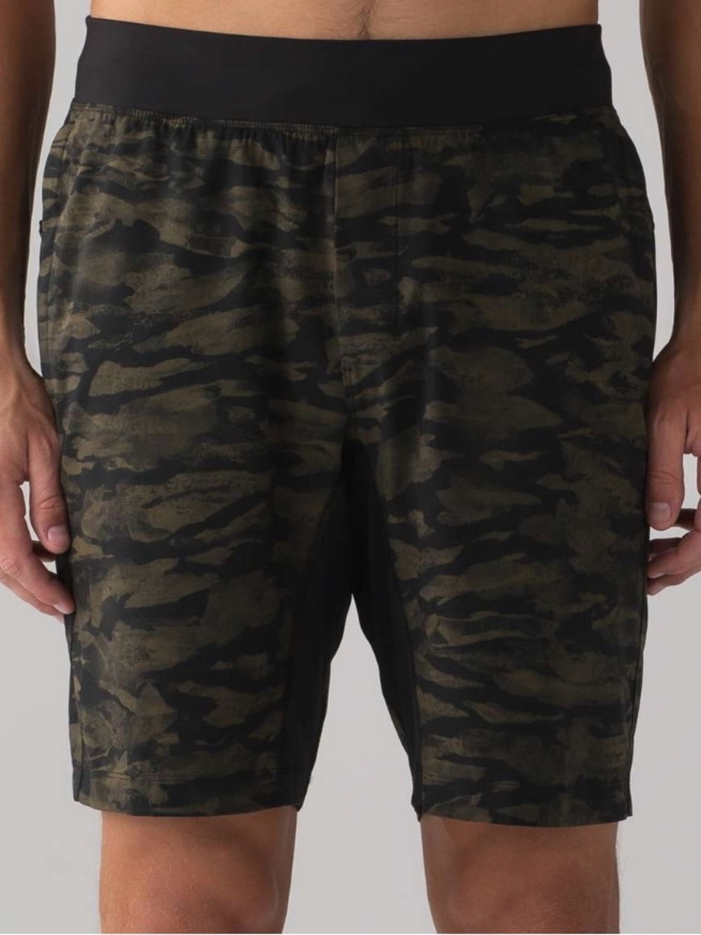 Lululemon T.H.E. Short 9" *Linerless
Bricollage Military Green Black